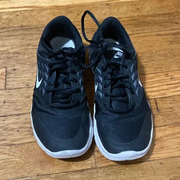 Nike 8.5 Womens sneakers Style 6777136 - Picture 2 of 4